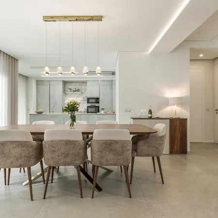 Villa 77 *